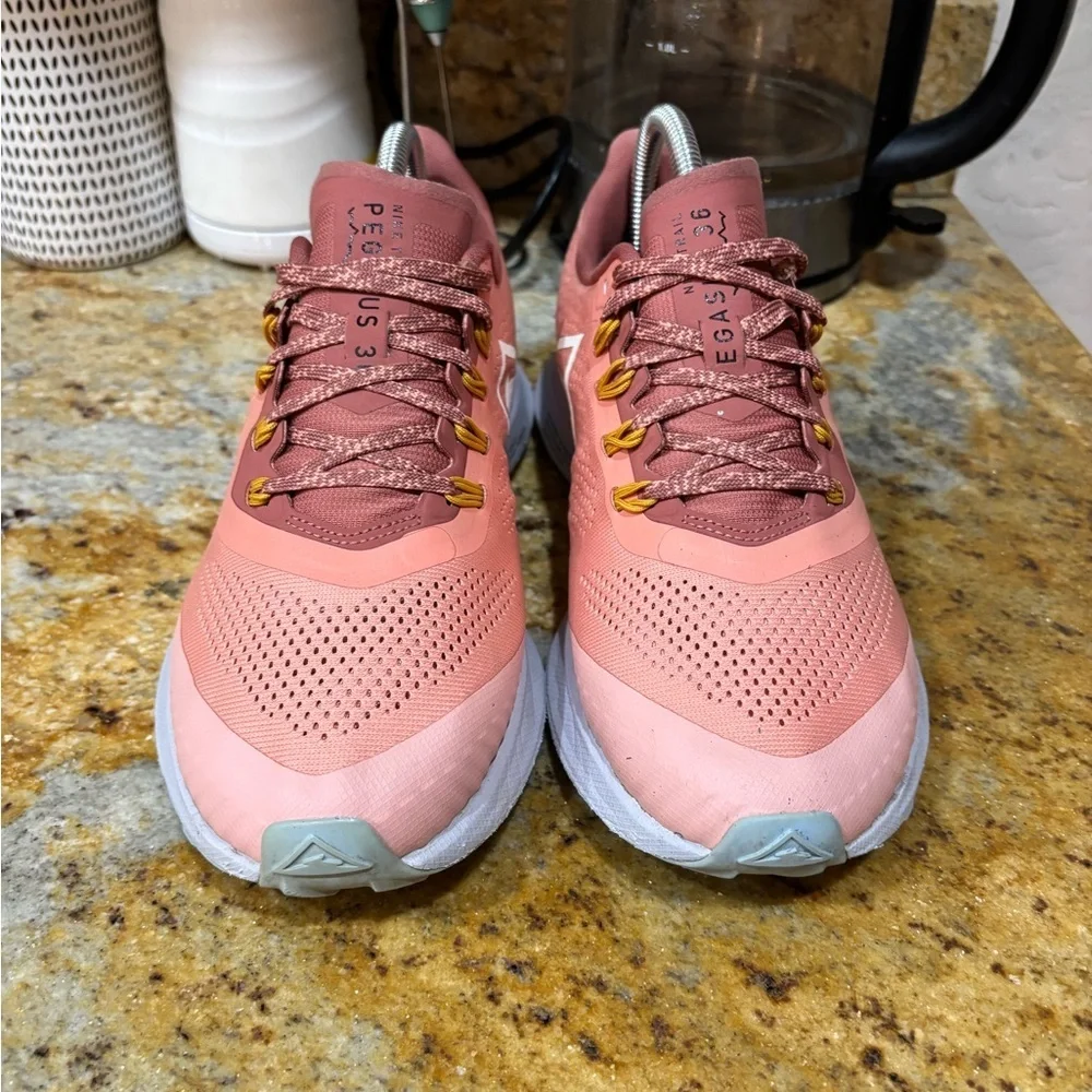 Nike trail Pegasus 36 size 8